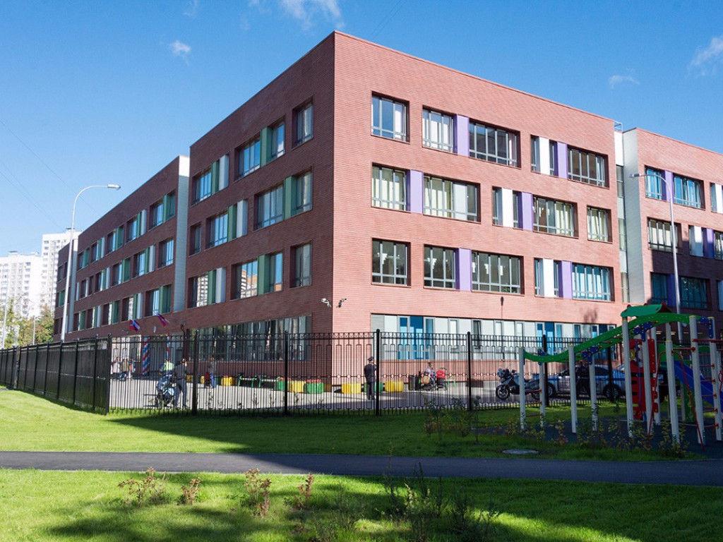 ШКОЛА №9, УЛ. НОВАТОРОВ 16