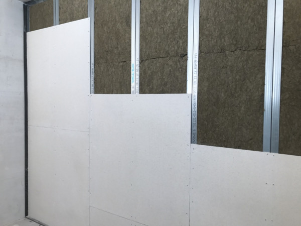 Фотогалерея решения усиленной звукоизоляции стены