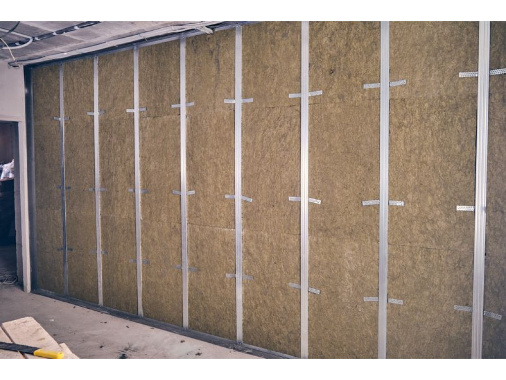 Тонкая усиленная шумоизоляция стен